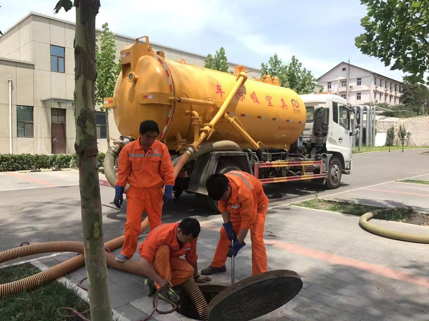 魏县化粪池清理与5-8吨吸粪车施工效率分析